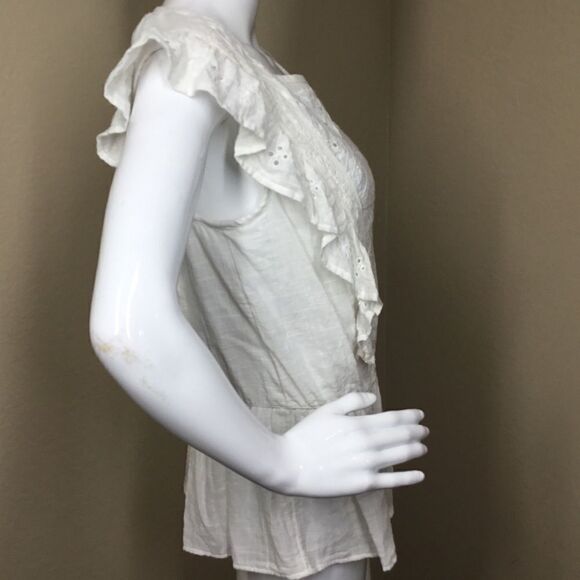Hinge Eyelet Ruffle Top in Ivory B14 - Picture 3 of 5